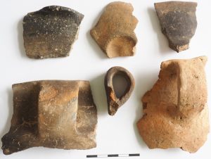 fragmenty nádob ľudí lužickej kultúry