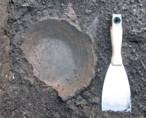 Dno nádoby in situ (foto: M. Mišík)