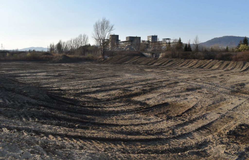 Časť novoobjaveného archeologického náleziska narušeného zemnými prácami (foto: M. Furman)