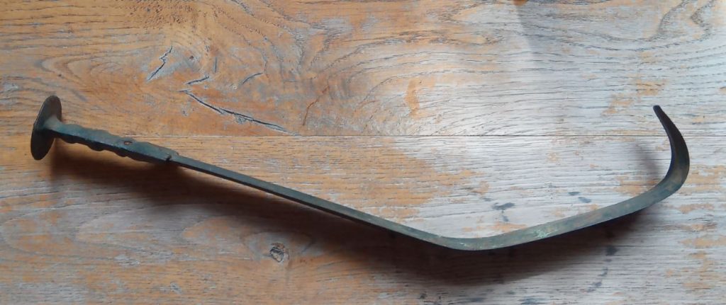 Rituálne ohnutie meča (foto: M. Furman)