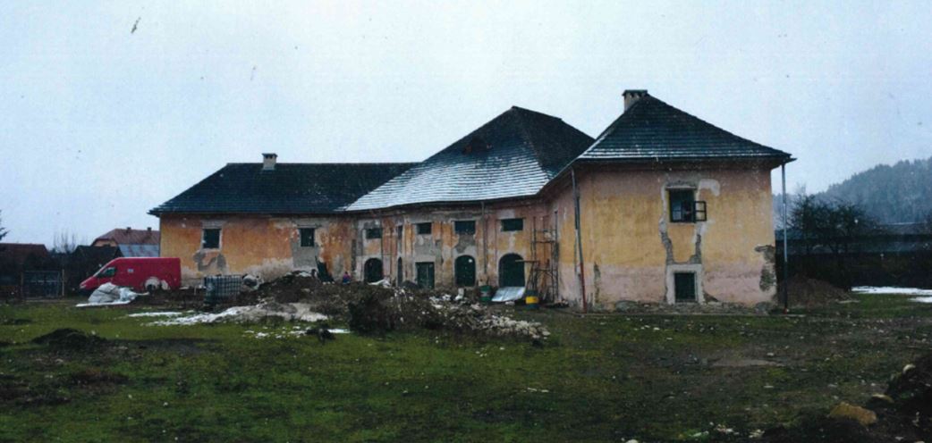 Obr. 6 Ka&scaron;tieľ v Hornej Lehote pred obnovou (foto: V. Majtan).